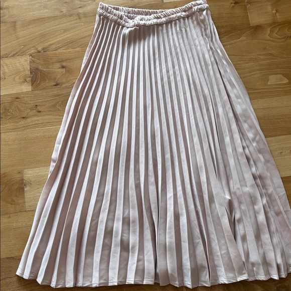 XiRENA blush pleated flouncy skirt - Picture 1 of 4